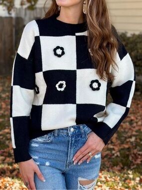 Entro Black and White Checkered Flower Sweater